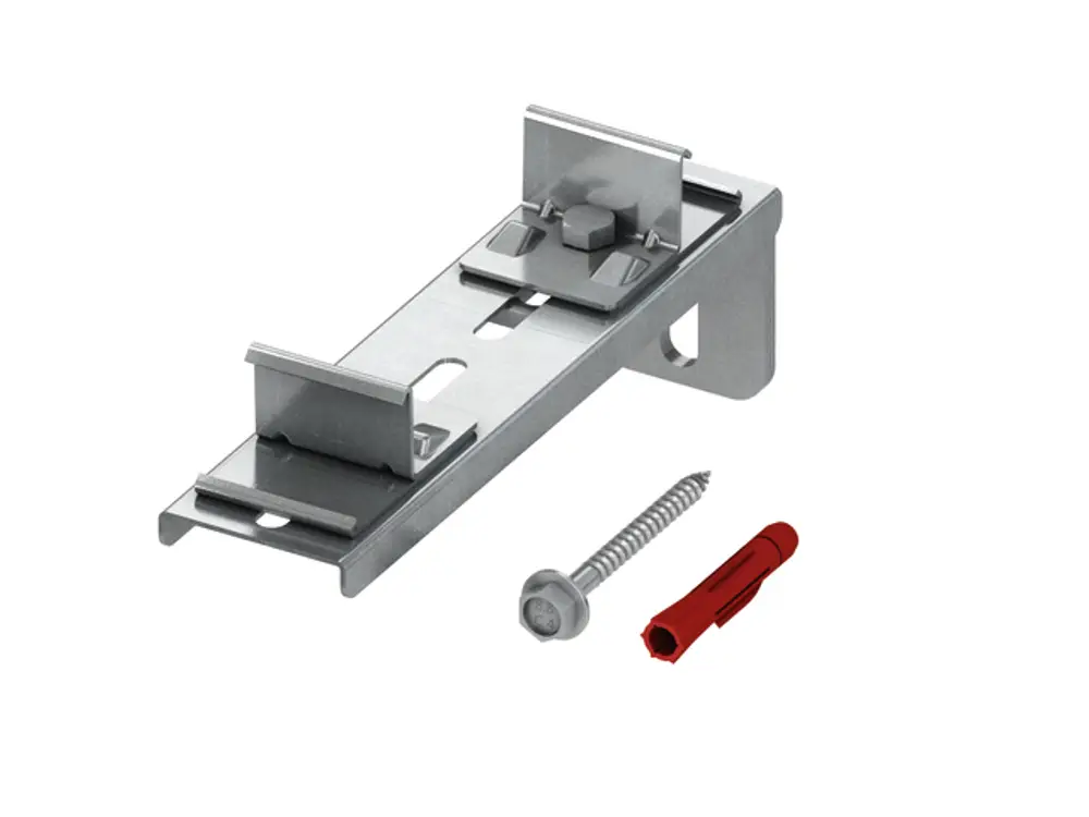 Befestigungsset von TECE mit einer langen Montageplatte, zwei Halterungen, einer Schraube und einem roten Dübel. Ideal für Konstruktionen und Installationen.
